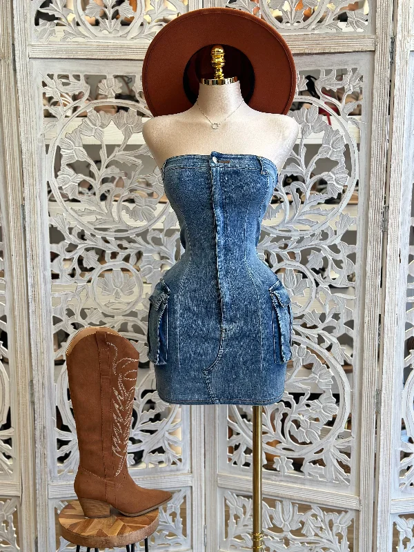 Off - the - Shoulder Women Dress for a Romantic and Feminine LookDenim Cargo Mini Dress - No Estira Poco, Slightly Stretchy