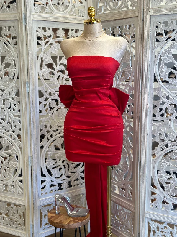 Off - the - Shoulder Women Dress for a Romantic and Feminine LookRed Heart Lined Enlarged Bow Dress - No Estira, Not Stretchy