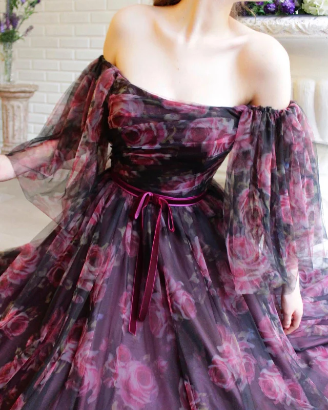 Halter Neck Women Dress to Show Off the Shoulders and NecklineBubulina Roses Gown