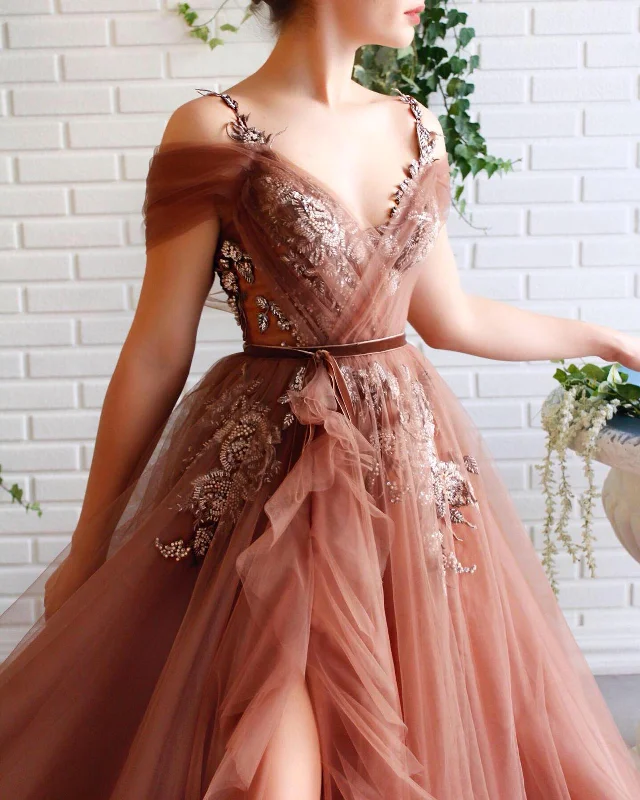 Ball Gown Women Dress with a Full Skirt for a Princess - like LookEnchanting Hazel Lace Gown