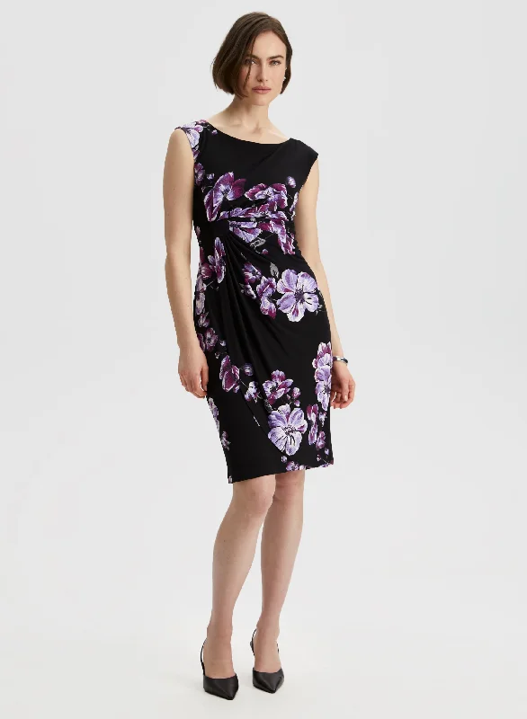 Mini Women Dress with a Short Hem for a Young and Trendy StyleFloral Print Pleated Dress