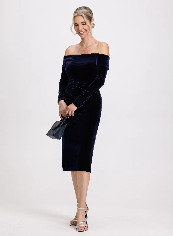 Shift Women Dress with a Simple and Classic Design for Everyday WearOff-The-Shoulder Velvet Dress