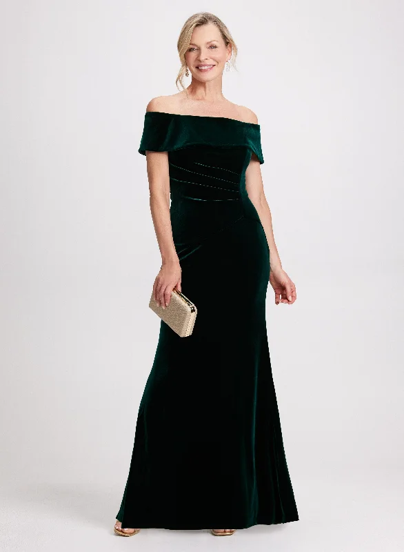 Empire Waist Women Dress to Accentuate the Bust and Conceal the WaistOff-The-Shoulder Velvet Dress