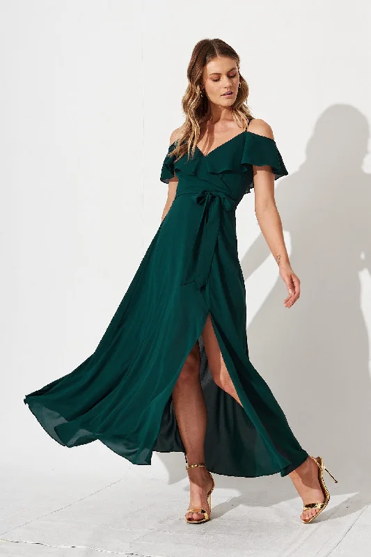 Halter Neck Women Dress to Show Off the Shoulders and NecklineMarit Maxi Dress In Emerald Green