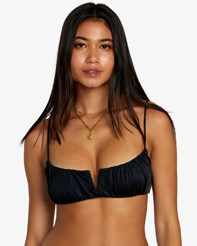 Push - up bikini top to enhance the bust for a confident beach appearanceSolid Shirred V-Wire Bralette Bikini Top - Black